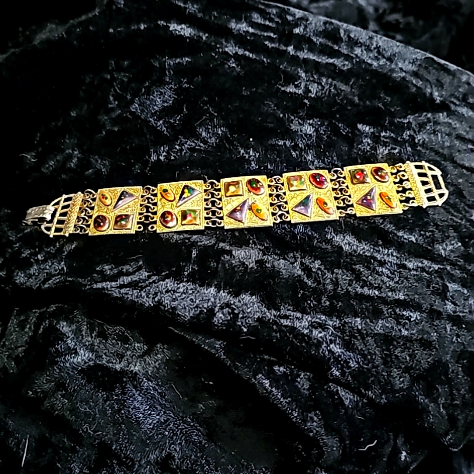Ladies Gold Tone Bracelet 7 Inches